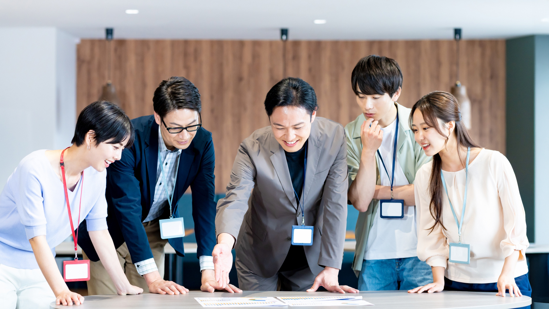 製造現場の作業風景仮画像