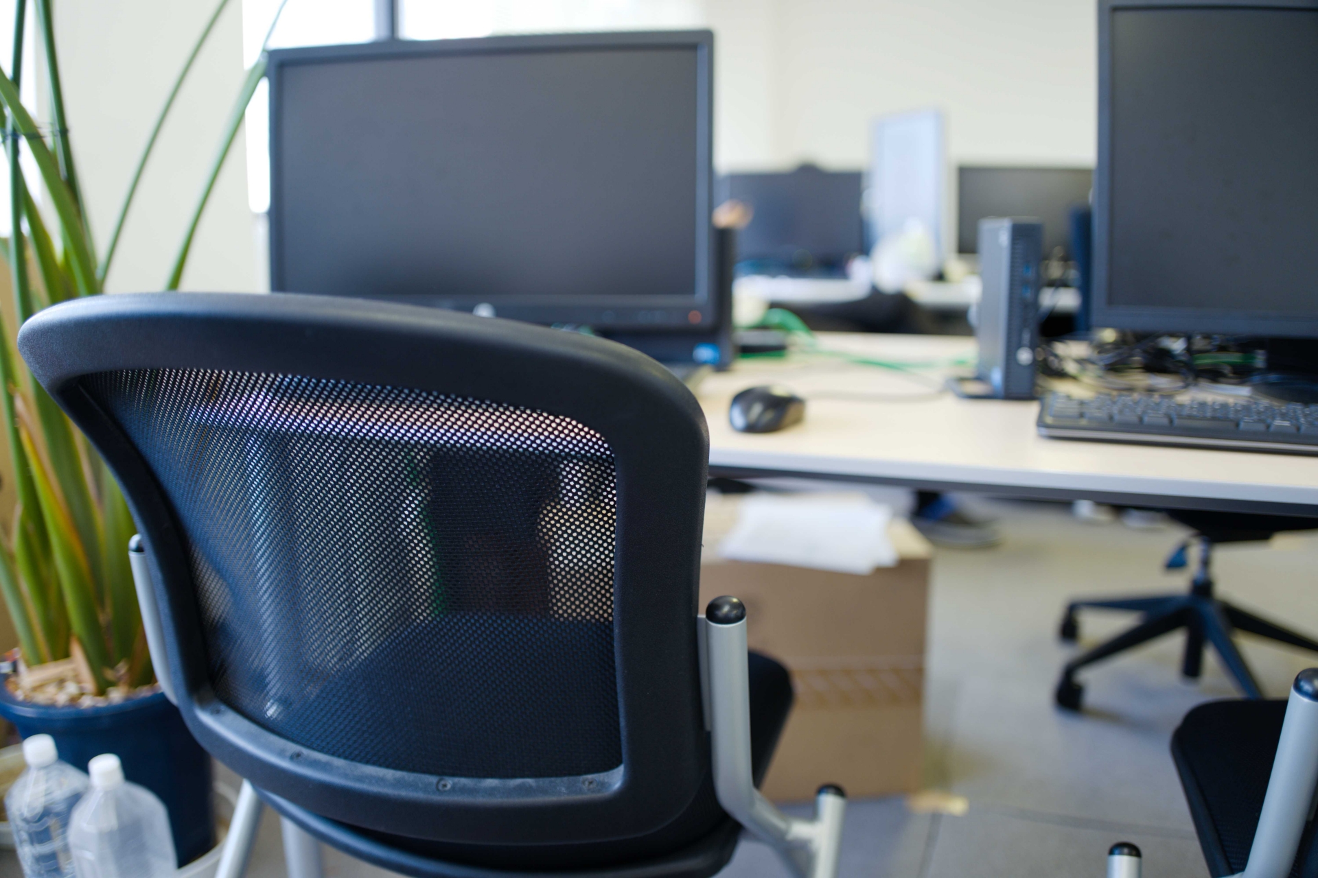 製造現場の作業風景仮画像